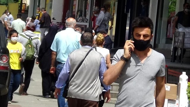 Bu Kez Sancaktepe'de Sosyal Mesafe Hiçe Sayıldı