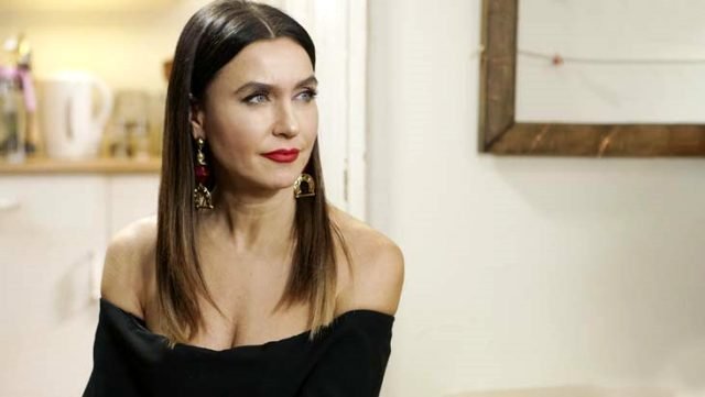 Mini Şortuyla Poz Veren Şevval Sam, Fiziğiyle Genç Kızlara Meydan Okudu Mini Şortuyla Poz Veren Şevval Sam, Fiziğiyle Genç Kızlara Meydan Okudu