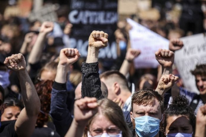 Almanya’da Irkçılık Karşıtı Protestoya Binlerce Kişi Katıldı
