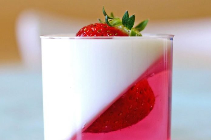 Bir İllüzyon: Çilek Jöleli Tatlı Tarifi