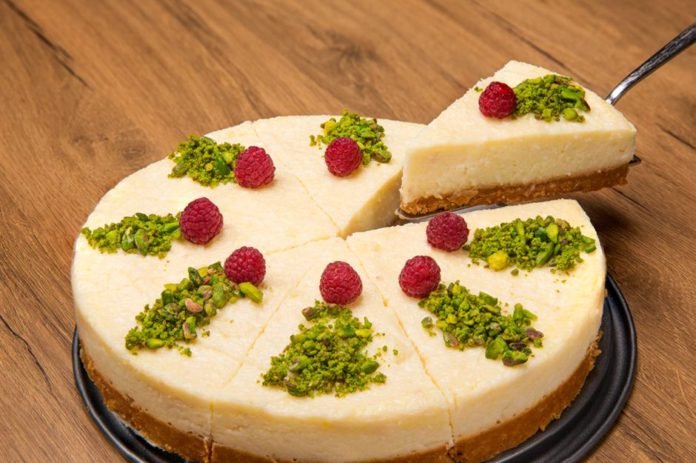 Cheesecake'e Alternatif: Bisküvi Tabanlı İrmik Pastası Tarifi