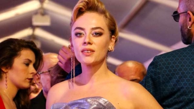 Demet Evgar, Kendisini İki Kere Sokan Arı İçin Şarkı Yazdı