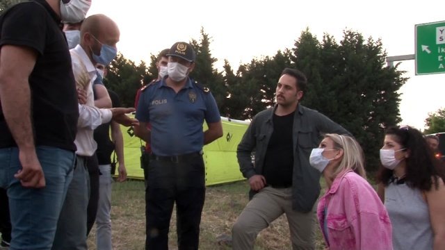 Esra Erol, Sosyal Medyadan Canlı Yayın Yaparak İntihara Kalkışan Adamı İkna Etti