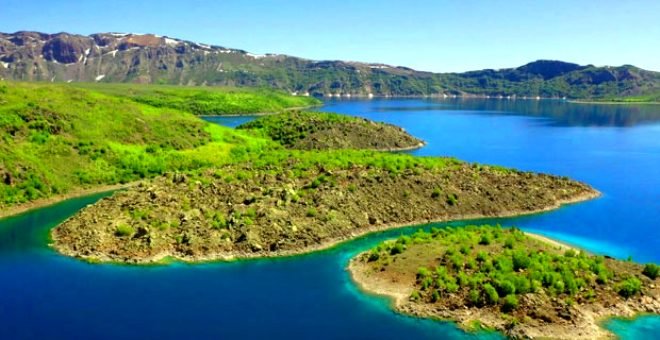 Türkiye'nin Birinci Dünyanın İkinci Büyük Nemrut Krater Gölü Doyumsuz Manzarası ile Hayran Bırakıyor