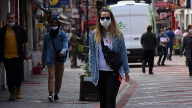 Bugünden İtibaren Maske Takmayanlara 900 Lira Ceza Kesilecek Bugünden İtibaren Maske Takmayanlara 900 Lira Ceza Kesilecek