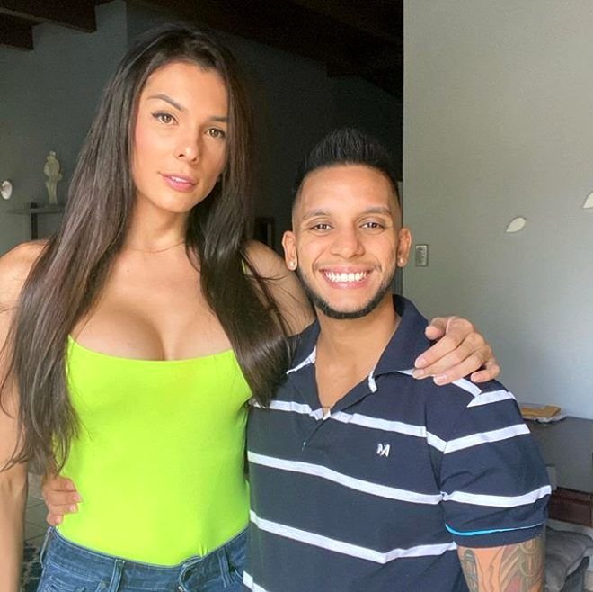 Ünlü Model, Hamile Kocası ile Poz Verdi