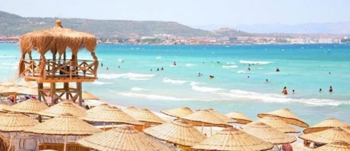 Ünlü Tatil Merkezi Çeşme’de Yağmur Öncesi Deniz Keyfi