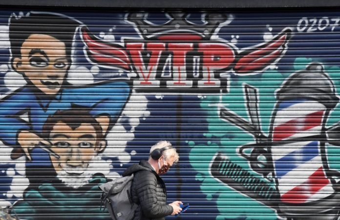 İngiltere'de Korona Nedeniyle 204 Kişi Daha Öldü