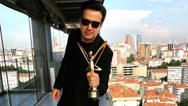 Altın Kelebek Ödülü'ne Layık Görülen Şarkıcı Emrah'tan Yıllardır Görüşmediği Oğluna Büyük Ayıp