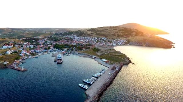 Bayram Öncesi Bozcaadalı Turizmcilerden Vatandaşa Uyarı: Rezervasyonsuz Yola Çıkmayın