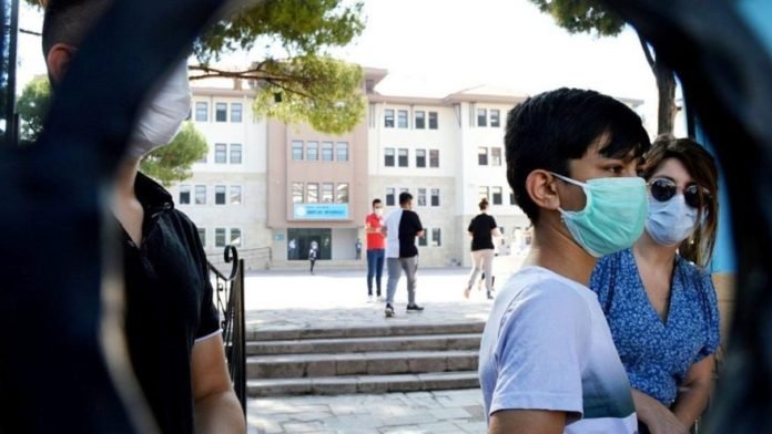 Bilim Kurulu Üyesi Tezer’den Okullarla İlgili Önemli Açıklama