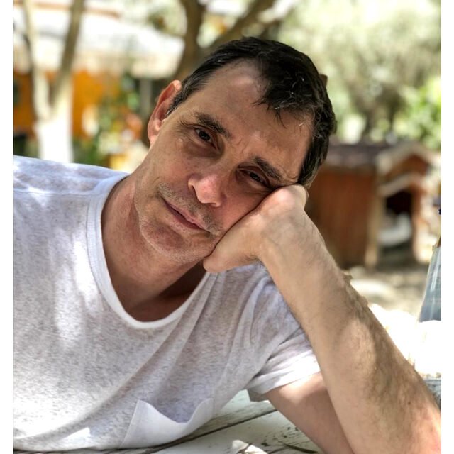 Erdal Beşikçioğlu Yıllardır Uzun Kullandığı Saçını ve Sakalını Yeni Projesi İçin Kestirdi