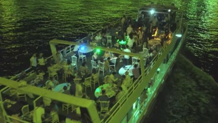 Haliç'te Yat Partisini Durduran Ekipler Ceza Yazmadı