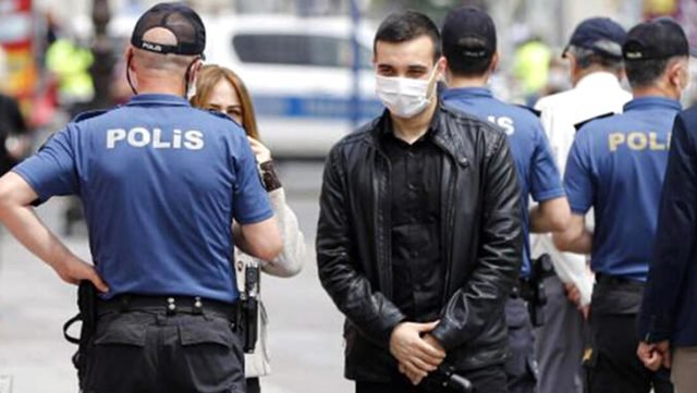 Koronavirüs Tedbirleri Kapsamında Polis Ceza Kesebilir Mi? Emniyet'ten Tartışmaları Bitirecek Açıklama