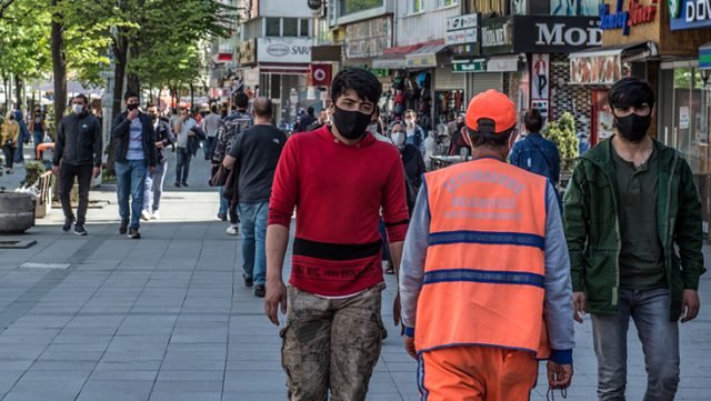 Kovid-19 Yoğun Bakım Koordinatörü Prof. Dr. Tekin: Koronavirüs Ter Yoluyla Bulaşmaz
