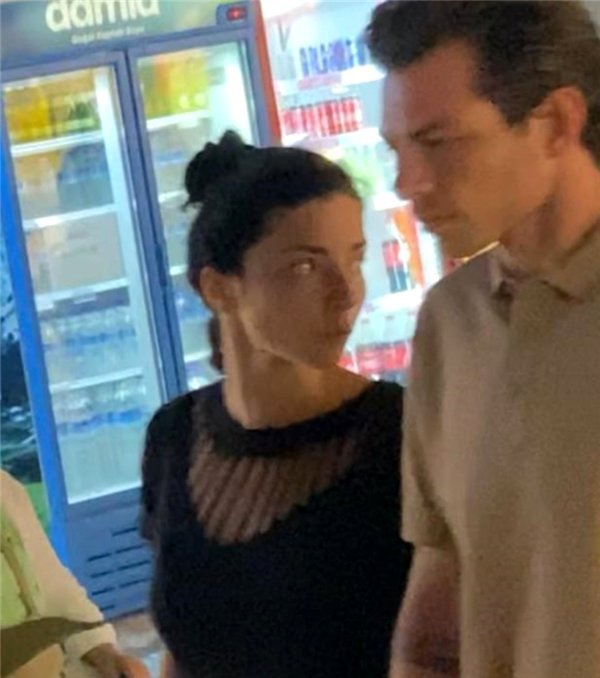 Merve Boluğur, Instagram'da Yüzünü Gizlediği Sevgilisiyle El Ele Görüntülendi