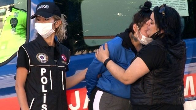 Anne, Uyuşturucu Şüphelisi Kızına Gözyaşlarıyla Veda Etti