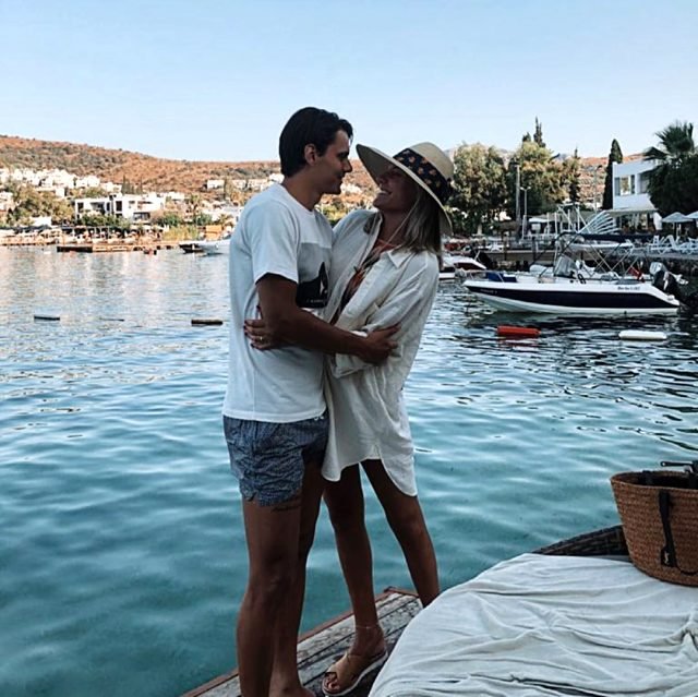 Milli Futbolcu Enes Ünal, Eşiyle Bodrum'da Tatilin Tadını Çıkarıyor