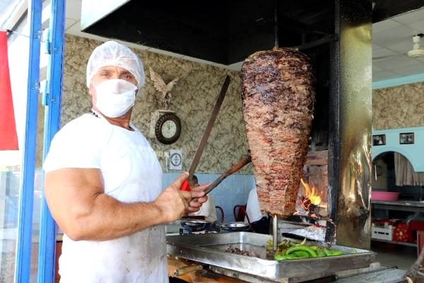 Döner Ustası, Koronaya Sürekli Tükettiği Dört Gıda Maddesi ile Meydan Okudu: Gelirse Pişman Olur