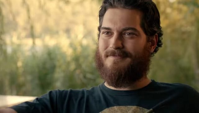 Kilo Alıp Saçlarını Uzatan Çağatay Ulusoy, Yeni İmajıyla Ağızları Açık Bıraktı