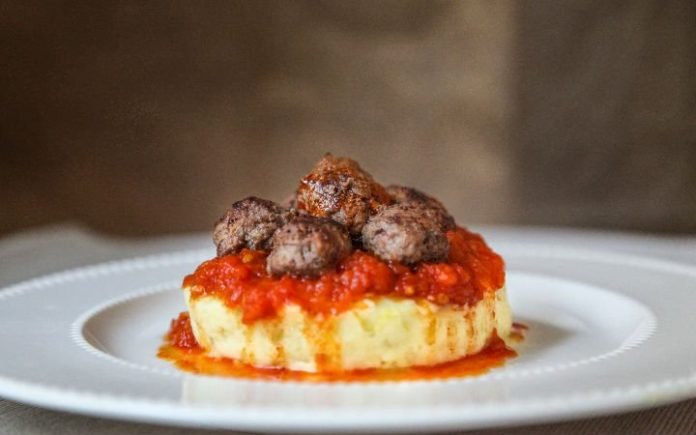 Patates Püreli ve Domates Soslu: Misket Köfte Tarifi