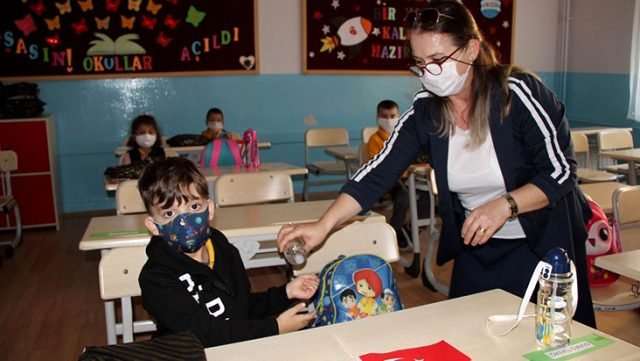 Seyreltilmiş Sınıflarda Yüz Yüze Eğitim Başladı! İşte İlk Günden Manzalaralar
