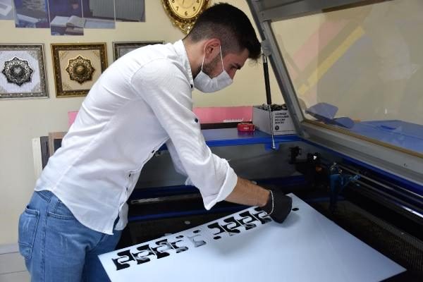 Sivas'ta Yaşayan Genç, Koronavirüse Karşı Teması Azaltmak İçin 'Parmakmatik' Üretti
