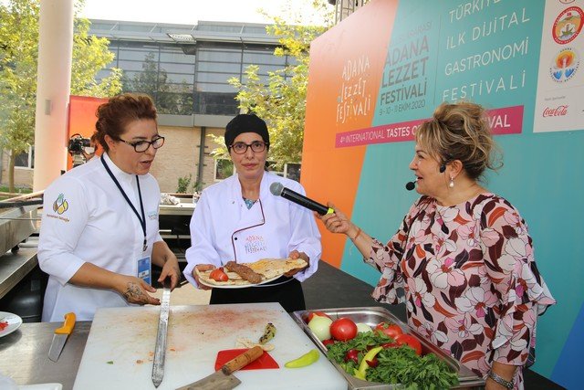 Ünlü Kadın Şeflerden Adana Kebap Şovu 4. Uluslararası Adana Lezzet Festivali’nin İkinci Gününde “Kadın Şefler Mangal Başında”ydı