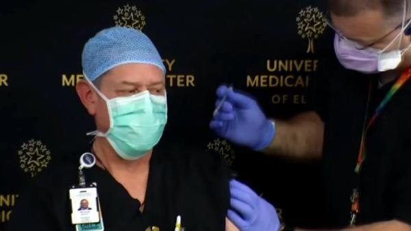 ABD'de Sağlık Çalışanlarına Yapılan Aşının Videosu Kriz Yarattı! Sahte Aşılama İddiası