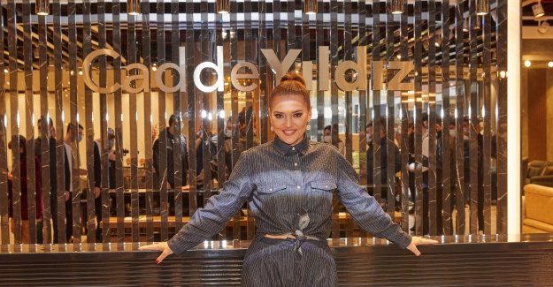 CaddeYıldız Açılışını Demet Akalın ile Gerçekleştirdi