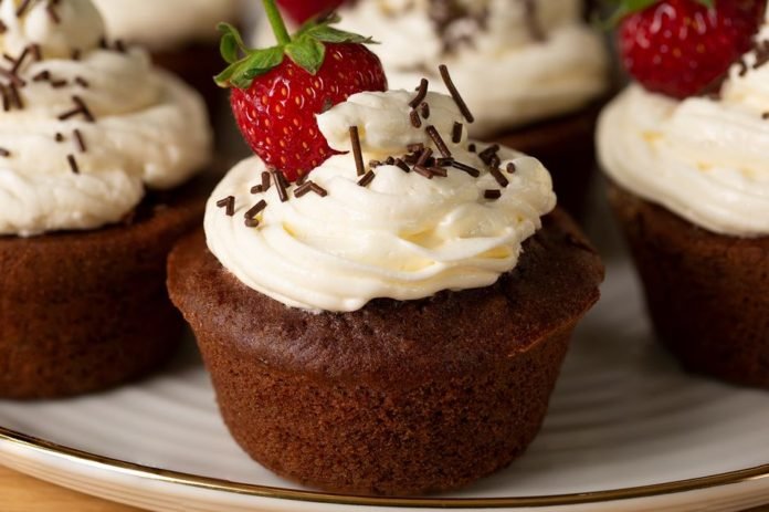 Hafta Sonu Bizdeyiz: Kakaolu Cupcake Tarifi