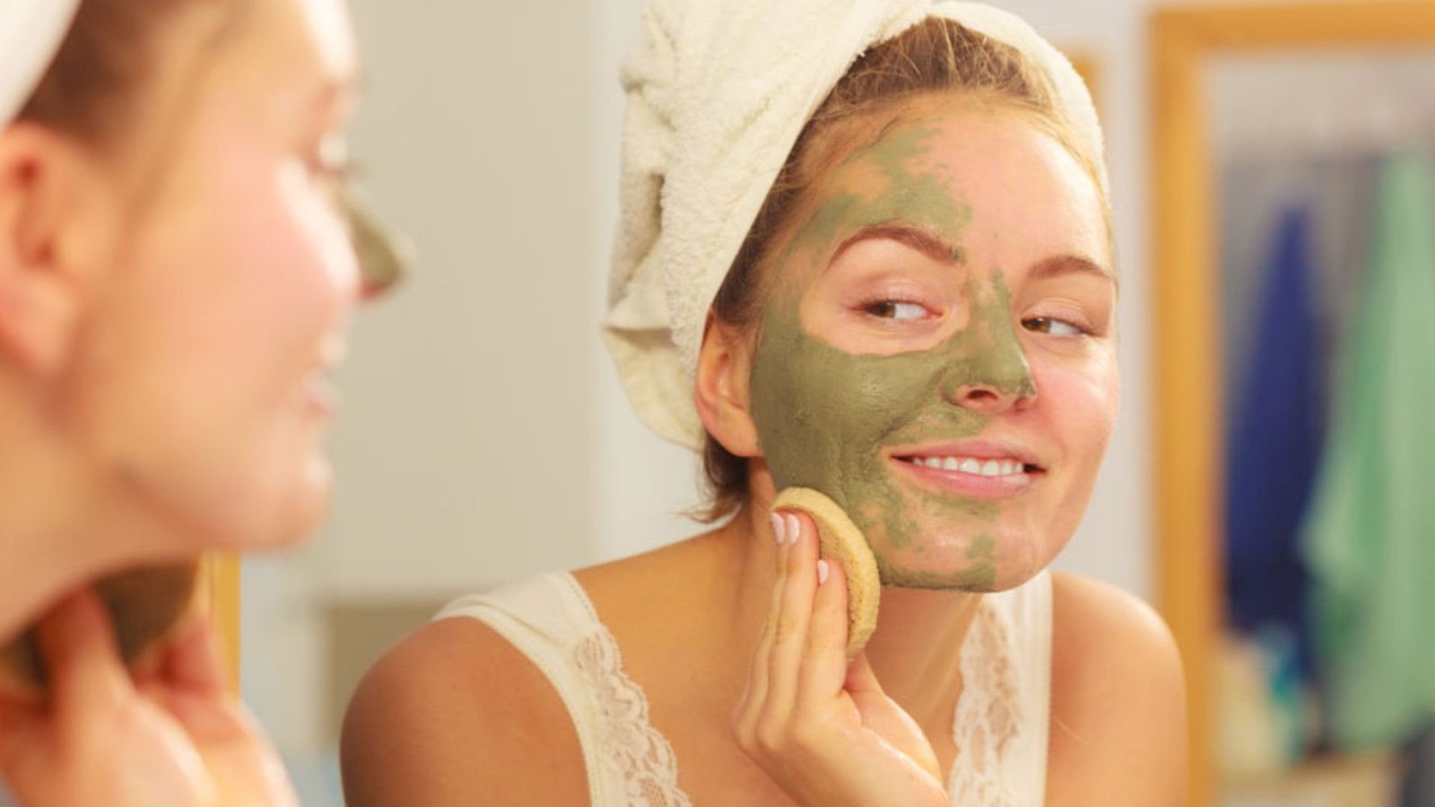Можно ли смывать маску. Маска для лица. Маска для лица косметическая. Маска для лица смываемая. Девушка с зеленой маской на лице.