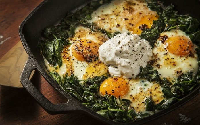 Kahvaltılık da Olur: Ispanaklı Yumurta Tarifi