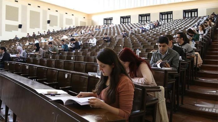 YÖK'ün Yüz Yüze Eğitim Talebine Bakan Koca'dan Yanıt: Önemli bir Hareketliliğe Sebep Olabilir