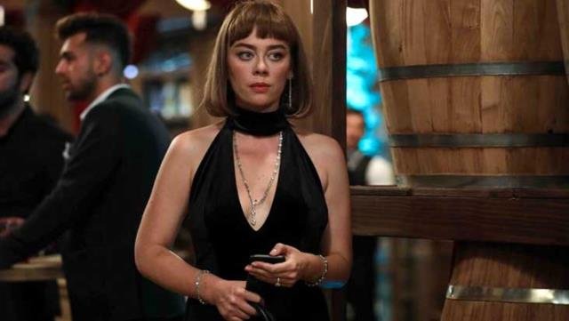 Kuaförde Rahatsızlanan Demet Evgar, Apar Topar Hastaneye Kaldırıldı