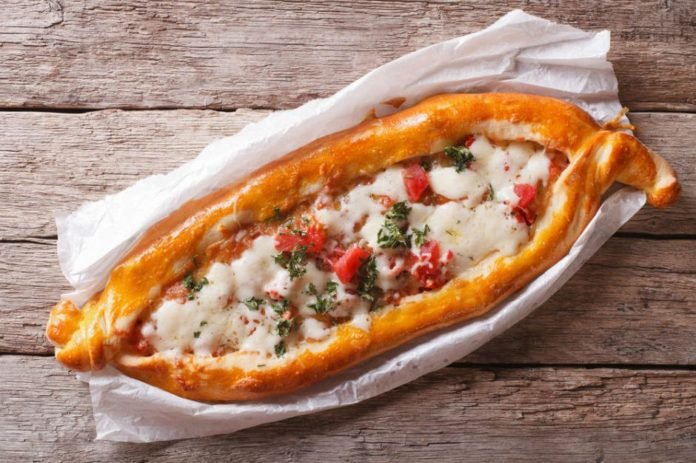 Sofrada Şenlik Var: Kahvaltılık Pide Tarifi