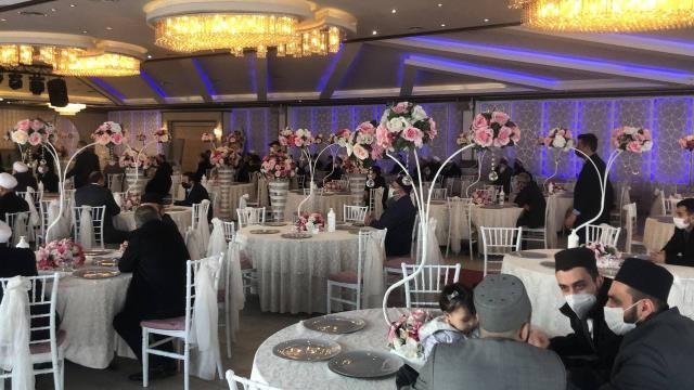 Cübbeli Ahmet'in Kızını Evlendirdiği Düğünde Koronavirüs Tedbirleri Hiçe Sayıldı