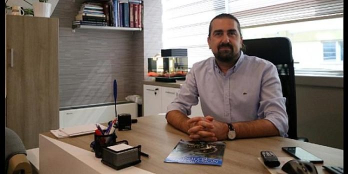 Mimiklerin Azaldığı “Poker Yüz” Parkinson Habercisi!