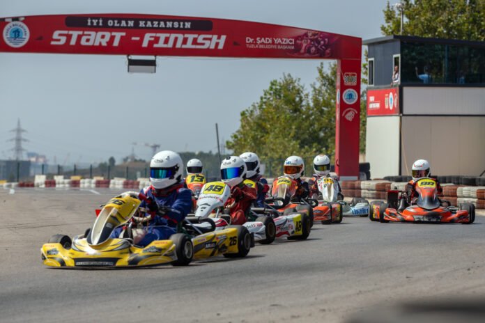 Karting Heyecanı Tuzla'da Devam Ediyor