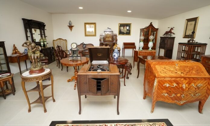 ÜSKÜDAR BELEDİYESİ ANTİKACILAR ÇARŞISI’NI İSTANBULLULARIN HİZMETİNE SUNDU