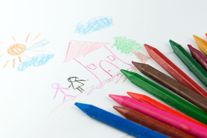 Cok-dikkat-Resim-ciziyoruz,-oyun-oynuyoruz-deyip-gecmeyin