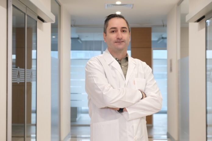 Doç. Dr. Barış Karabulut: “Süt Dişleri Kalıcı Dişlerin Rehberidir”